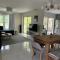 Great location with lake view - Naples