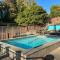 The Lions Self Contained Suite, Shared Pool, Hot Tub, Views - North Vancouver