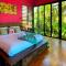 Zenhouse: 6-BR Balinese Tropical Oasis in Nightcliff Central - Nightcliff