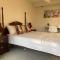 Grouse Cheerful large private bedroom, bath, shared deck, pool, hot tub - North Vancouver