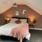 Rose Cottage - City Centre, Hospital CrownWork Studios, Nissan & Stadium of Light