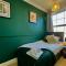 Emerald Lodge Central 3 Bed Parking WI-FI Garden close to centre