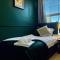 Emerald Lodge Central 3 Bed Parking WI-FI Garden close to centre