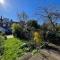 Emerald Lodge Central 3 Bed Parking WI-FI Garden close to centre