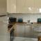 Apartment mit Meerblick, 50 Meter vom Sandstrand - Nin