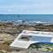 LocaLise - A05 - Plain-pied avec petite vue mer donnant sur la piscine et le jardin - Grande salle de bain - Wifi inclus - draps inclus - animaux bienvenus - parking gratuit