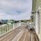Emerald Isle Getaway with Decks and Beach Views! - جزيرة الزمرد