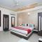 OYO Hotel Shanti Palace - Sikandra
