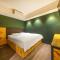 27 Hotel
