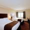 Cobblestone Inn & Suites - Denison | Oak Ridge - Denison