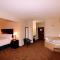 Cobblestone Inn & Suites - Denison | Oak Ridge - Denison