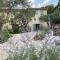 Charming, chic, secluded villa within walking distance from Lorgues