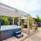 Luxury Home - Hot Tub - Pool Table - Gym - Sauna - Cinema Room - Free Parking - Close to Beach