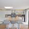 Luxury Home - Hot Tub - Pool Table - Gym - Sauna - Cinema Room - Free Parking - Close to Beach