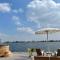 NEW - LITTLE IBIZA, on a lake near Amsterdam, with HOT TUB! - Vinkeveen