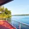 Sandys Lakeside Dunes House