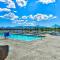 Designer Apt with Jacuzzi, Sky Lounge, Gym Access - Спаркс