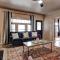 Boho Glam Bungalow mins away Western Ave Districts