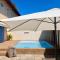 Casa Chalé na Barra da Tijuca Com Piscina Próximo a Praia