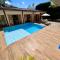 Casa Chalé na Barra da Tijuca Com Piscina Próximo a Praia