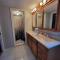 Gigi's Spacious Lakefront with Boat Ramp Access!! Newly Remodeled, Sleeps 8! - Canadian