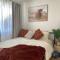 Hidden Pines - close to UNE/schools, parkland view