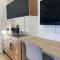 Hidden Pines - close to UNE/schools, parkland view