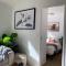 Hidden Pines - close to UNE/schools, parkland view