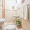 Cheerful Home with Sea Views and Malecón 1 Block plus Dogs Ok - 拉巴斯