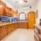Cheerful Home with Sea Views and Malecón 1 Block plus Dogs Ok