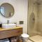 Luxury 1BR Green Point - Walk to Sea Point Promenade! Rooftop Pool, Secure Parking - Кейптаун