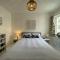 Top Deck - Fresh, stylish seaside apartment