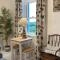 Top Deck - Fresh, stylish seaside apartment