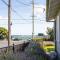 Beachside Getaway Bay Views North Shore VIC Sleeps 12 Free Wifi - North Shore