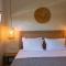 Isla Luxury Apartment - Private Pool - 100m from the beach