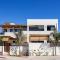 Isla Luxury Apartment - Private Pool - 100m from the beach