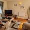 2-Bed Cottage Sleeps 5 Pets Ok Close to Coast