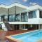 Villa paradiso - 5 bed - beach access - pool