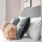Modern Apt, town centre, 4 guests, pkg, wifi by Tent serviced apartments