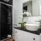 Lovely 2BR w/ views over the river, parking incl - 加亚新城