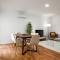 Lovely 2BR w/ views over the river, parking incl - 加亚新城