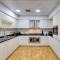 2 Bedroom App with private beach and infinity pool - Dubaj