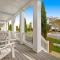 Bayside --- 11446 West Sand Cove