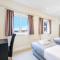 Spacious Luxury 3 Bed Apt with Parking by 360Stays