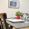 Spacious Luxury 3 Bed Apt with Parking by 360Stays