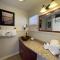 Mountain Harbor Queen Guest Room on Lake Ouachita