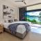 Edge 2 - Oceanfront Luxurious and Spacious 4 Bedroom Split Level Apartment with buggy and valet service