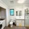 Beige & Beautiful - 1bd 1bth Apt - Close to ANU