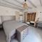 appart cosy avec son exterieur chaleureux,piscine et parking prive