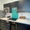 Top Deck - Fresh, stylish seaside apartment